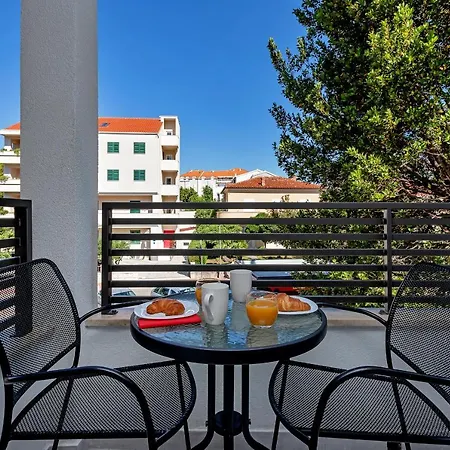 Laurus Makarska Accommodation Exterior photo