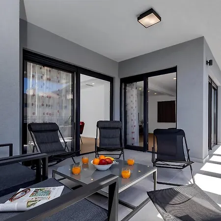 Laurus Makarska Accommodation Exterior photo