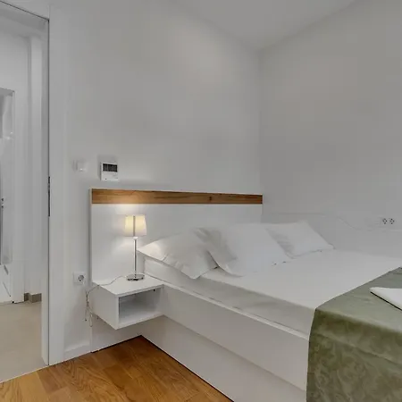 Laurus Makarska Accommodation Exterior photo
