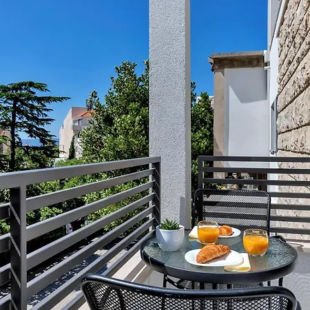 Laurus Makarska Accommodation Exterior photo