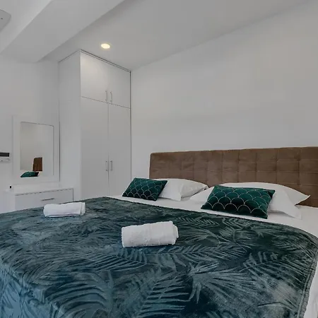 Laurus Makarska Accommodation Exterior photo