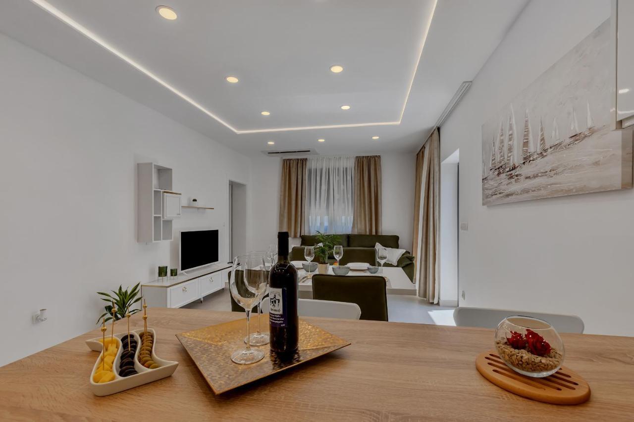 Laurus Apartment