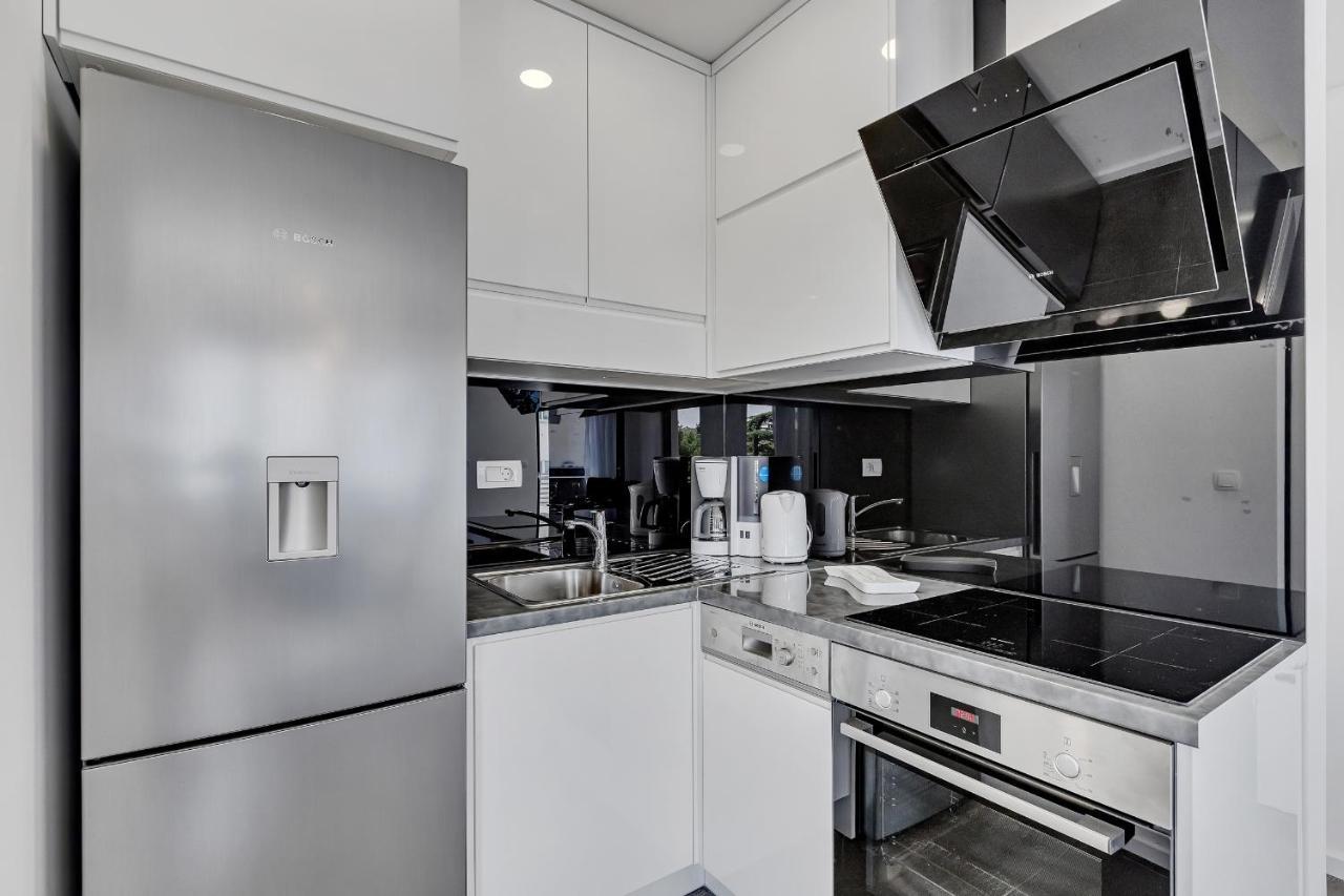 Laurus Apartment