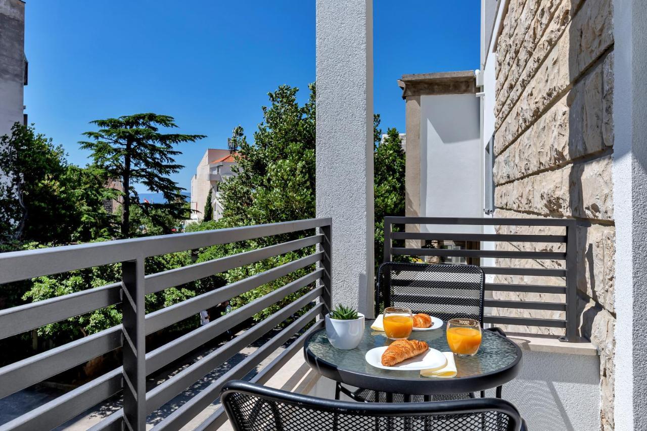 Laurus * Makarska
