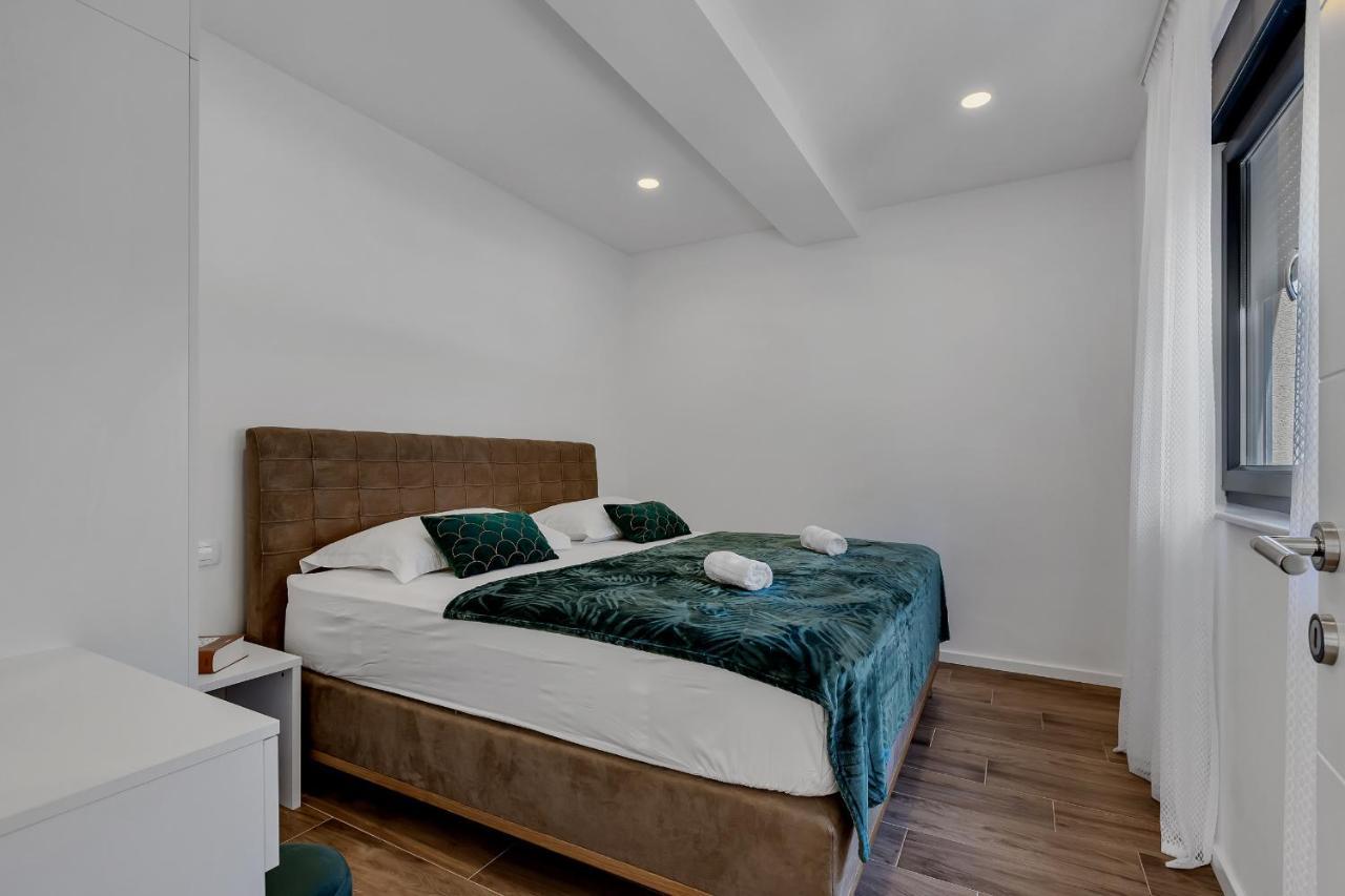 Laurus Apartment