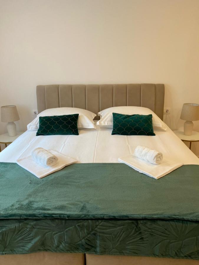 Laurus Apartment